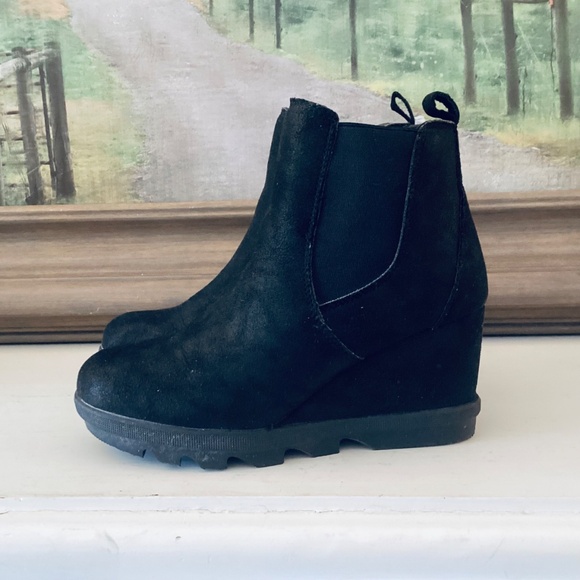 Serra Black Suede Platform Ankle Booties Women’s size 7 City Mod Stylish Career - Picture 3 of 14